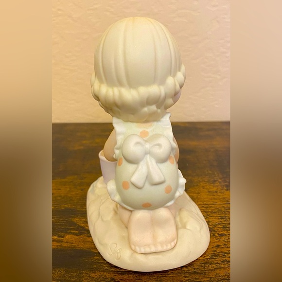 Precious Moments Figurine. - Picture 4 of 9